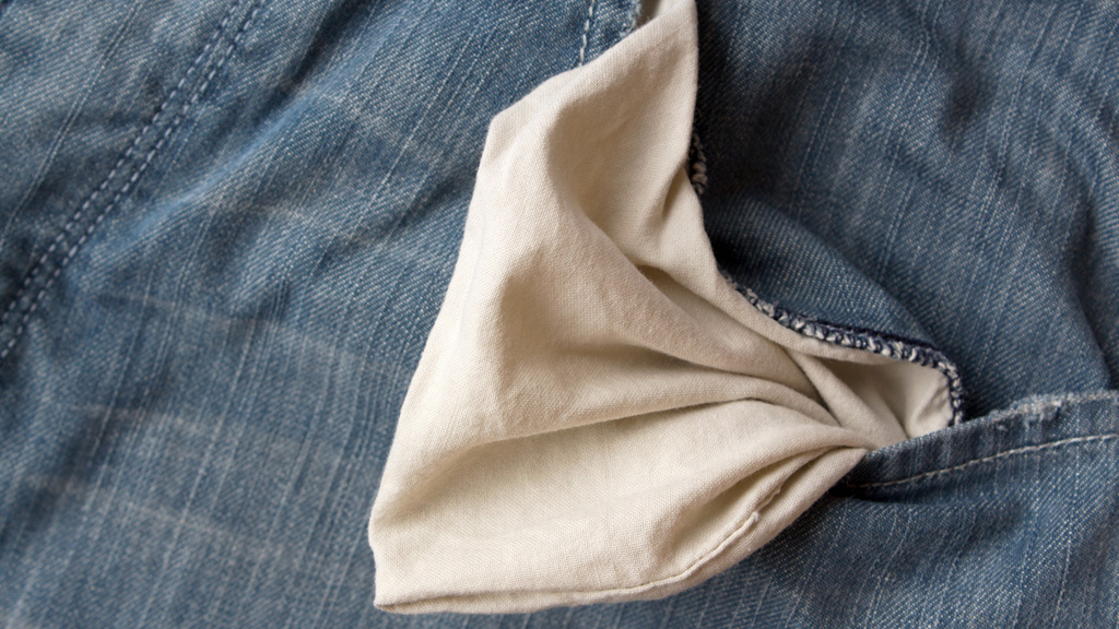 なぜズボン洗濯で裏返すのが良いとされるのか