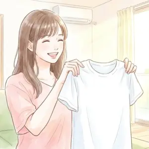 お気に入りの白いTシャツの油染みを自宅で綺麗に落とし、笑顔で喜ぶ女性